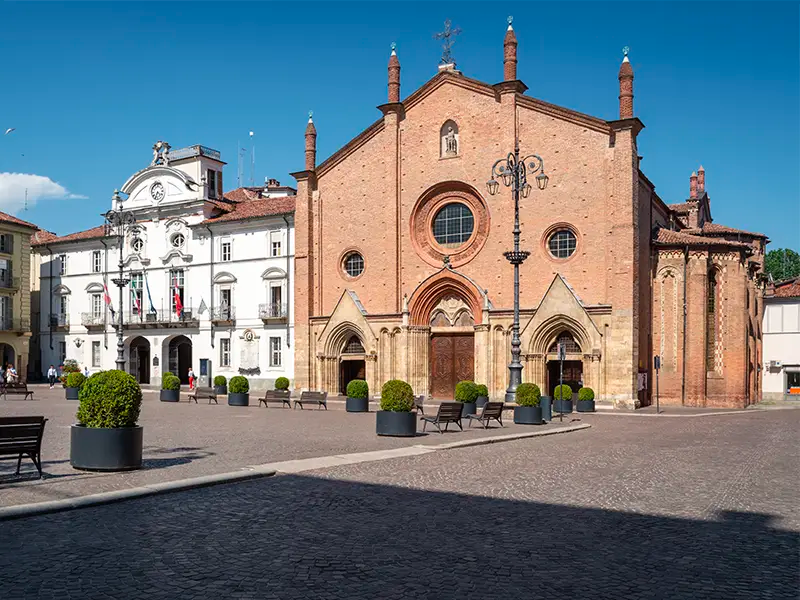 Il mondo in piazza S. Secondo di Asti